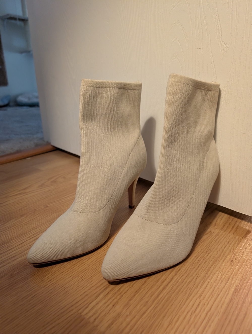Cushionaire Women's 10 Cream Stilleto Sock Boot